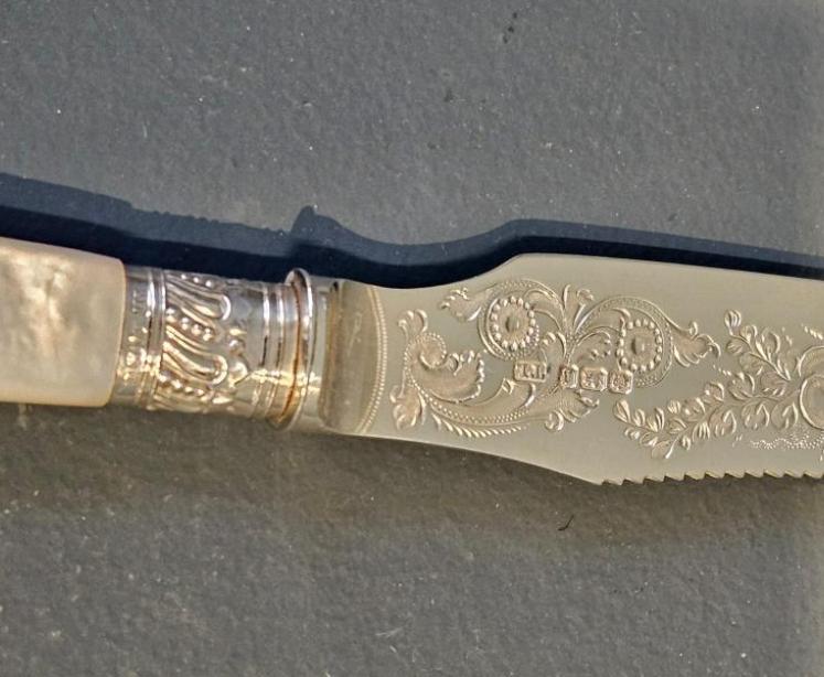 Victorian Silver and Mother of Pearl Fruit Dessert Servers - Image 5