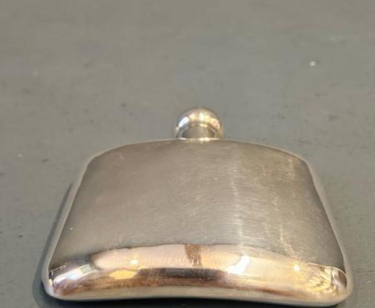 Edwardian Curved Silver Hip Flask  - Image 4