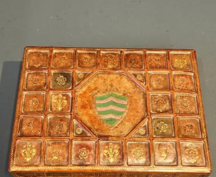 1920's Italian Embossed Leather Box - Image 4