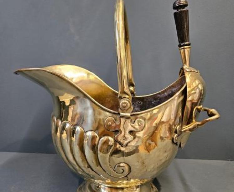 Victorian Brass Coal Scuttle and Shovel  - Image 3