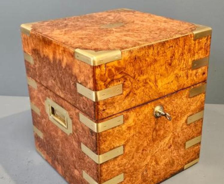 Immaculate Early Victorian Burr Walnut Tantalus Box - Image 4