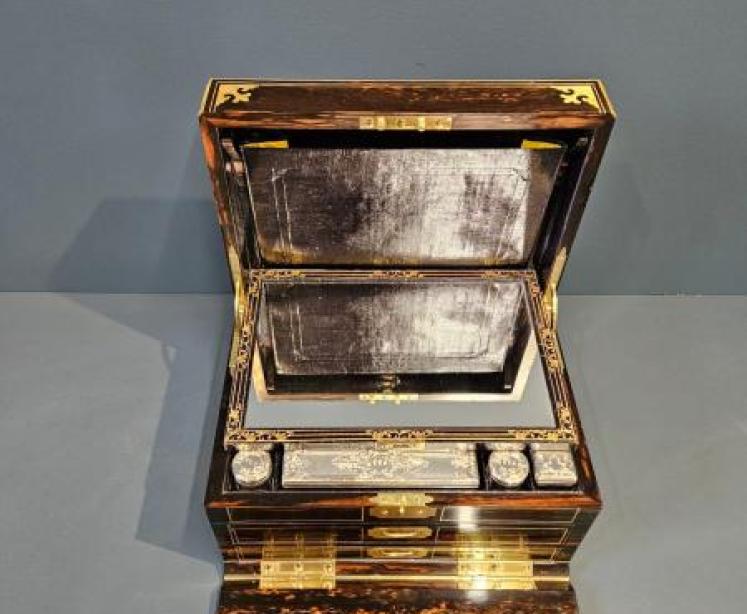 Superb Early Victorian Coromandel and Silver Travel Box - Image 3