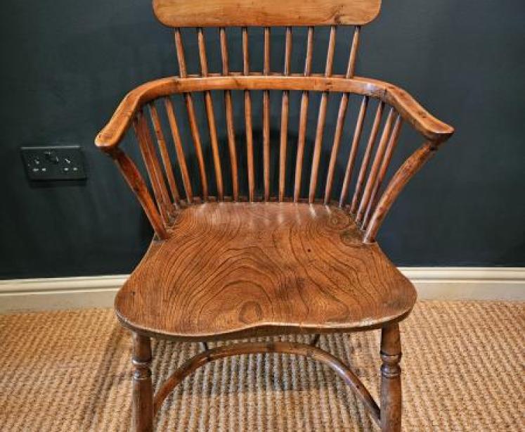 Superb Yew Wood Comb Back Windsor Chair  - Image 1