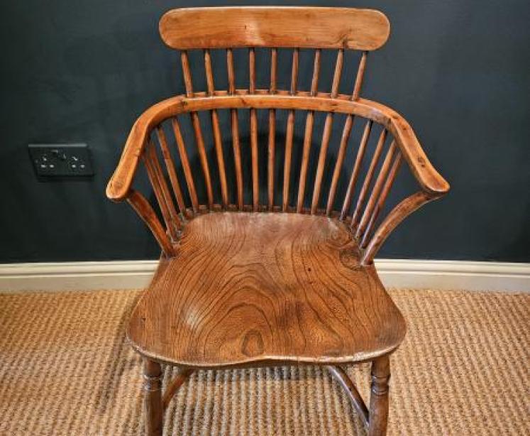 Superb Yew Wood Comb Back Windsor Chair  - Image 2