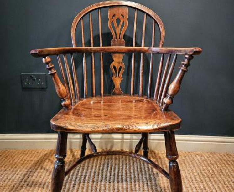 Yew Wood Low Back Windsor Chair  - Image 4