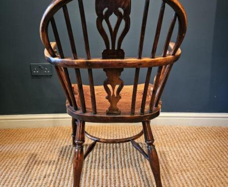 Yew Wood Low Back Windsor Chair  - Image 6