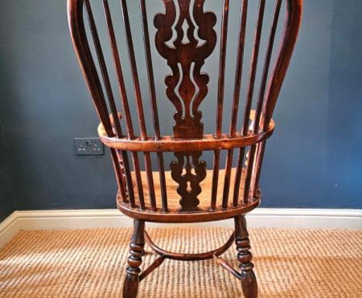 Superb Yew Wood High Back Windsor Chair  - Image 3