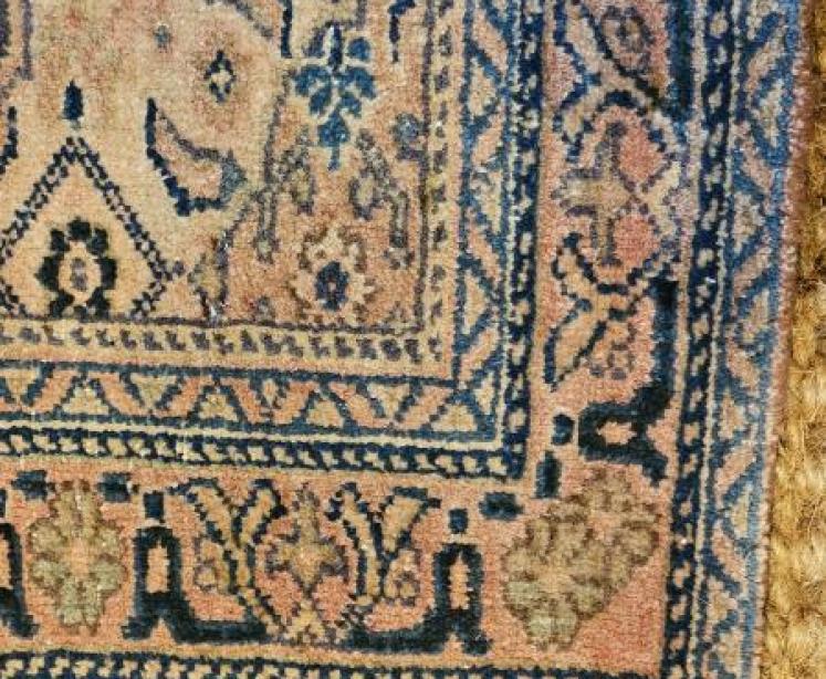 Fine Quality Small Persian Pure Wool Rug  - Image 2