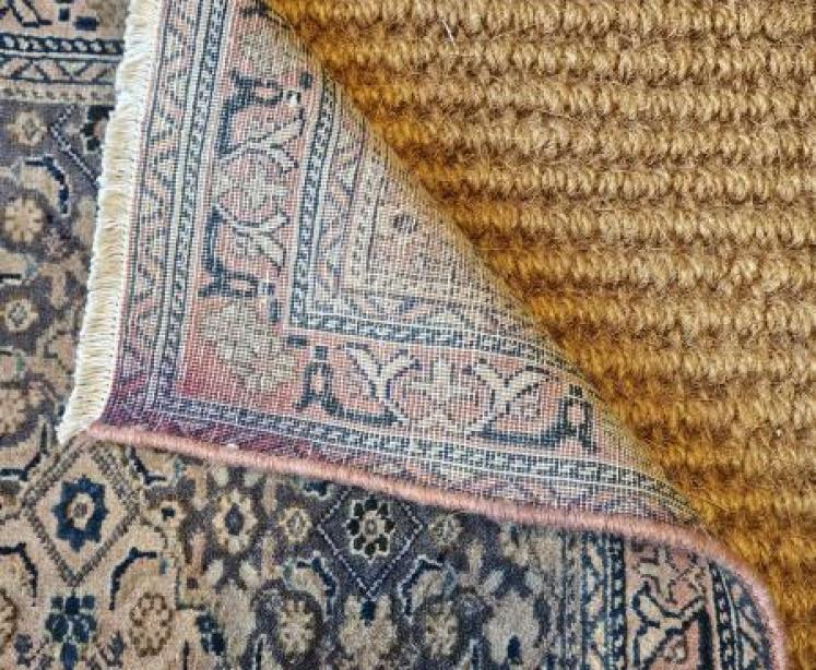 Fine Quality Small Persian Pure Wool Rug  - Image 7