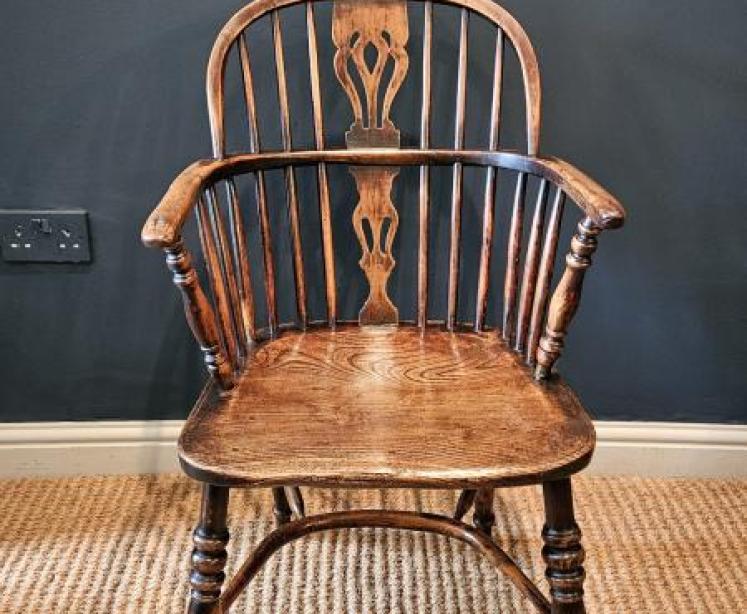 George III Yew Wood Windsor Chair  - Image 1