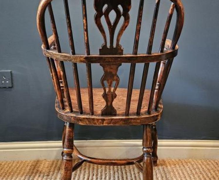 George III Yew Wood Windsor Chair  - Image 2