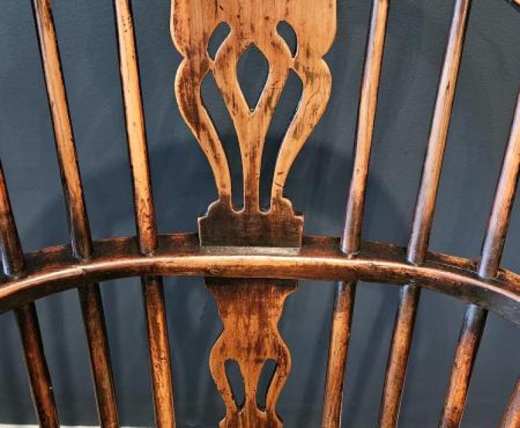George III Yew Wood Windsor Chair  - Image 4