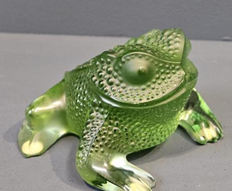 Large Lalique Toad - Image 1