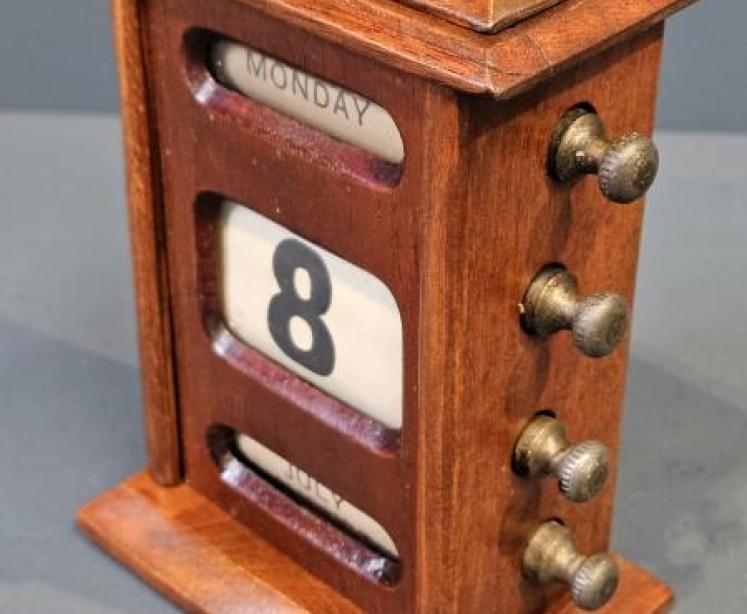 Small Edwardian Mahogany Perpetual Desk Calendar - Image 2