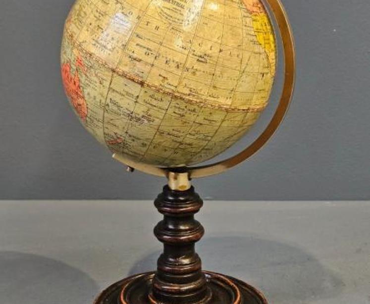 1930's 6" Philips Globe - Image 1
