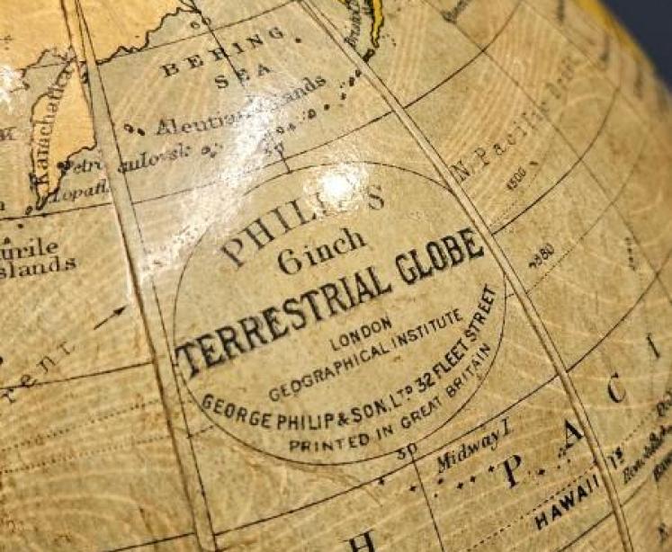 1930's 6" Philips Globe - Image 3