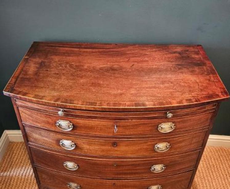 George III Mahogany Bow Front Chest with Brushing Slide - Image 2