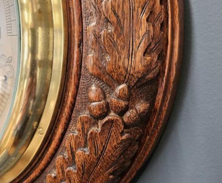 Negretti & Zambra 14" Oak Leaf Border Barometer - Image 4