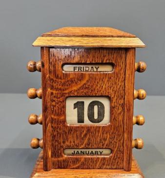 Edwardian Oak Perpetual Desk Calendar