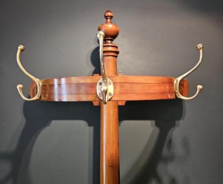 Superb Walnut Hall Stand in the Manner of Shoolbred - Image 2