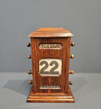 Edwardian Oak Perpetual Desk Calendar