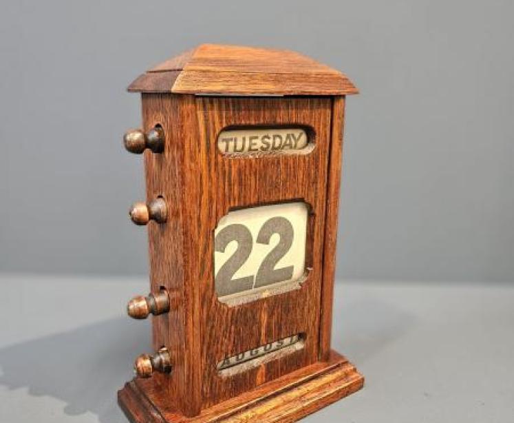 Edwardian Oak Perpetual Desk Calendar - Image 7