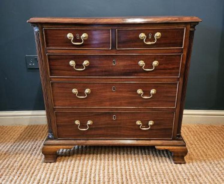 Small George III Figured Mahogany Chest of Drawers - Image 1
