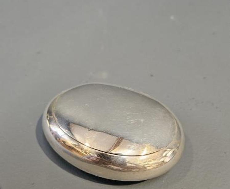 Chester Silver Squeeze Tobacco Pebble - Image 3