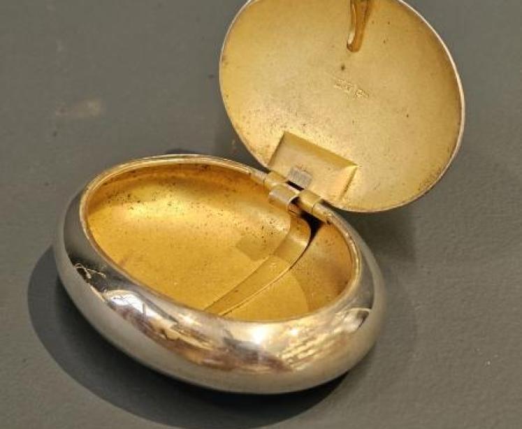 Chester Silver Squeeze Tobacco Pebble - Image 7