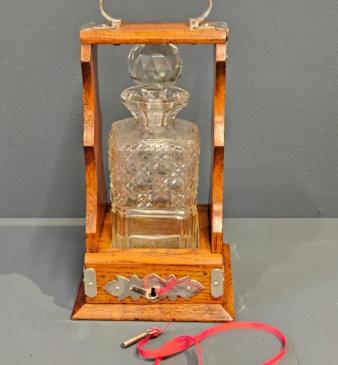 Victorian Oak Single Bottle Tantalus