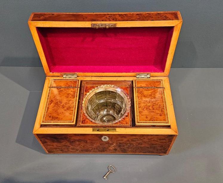 Superb Georgian Burr Yew Tea Caddy - Image 3