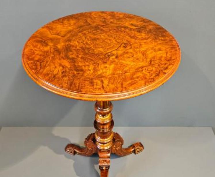 Superb Quality Victorian Burr Walnut Tripod Table - Image 2
