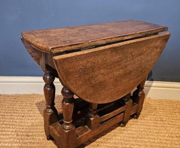 Period Oak Style Drop Leaf Low Occasional Table - Image 1