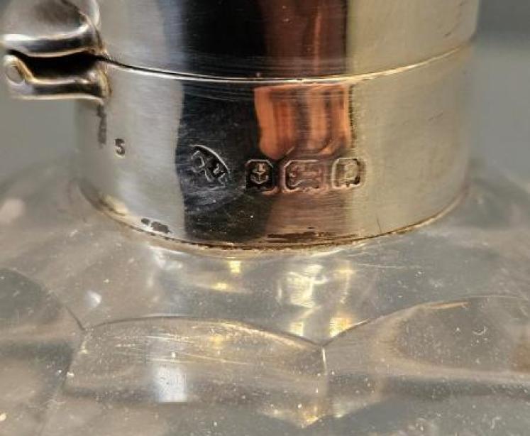 George V Silver and Enamel Topped Crystal Scent Bottle - Image 5