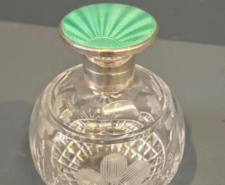 George V Silver and Enamel Topped Crystal Scent Bottle - Image 6