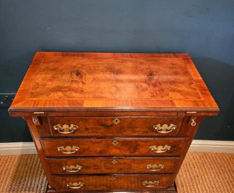 Georgian Walnut Bachelors Chest - Image 2