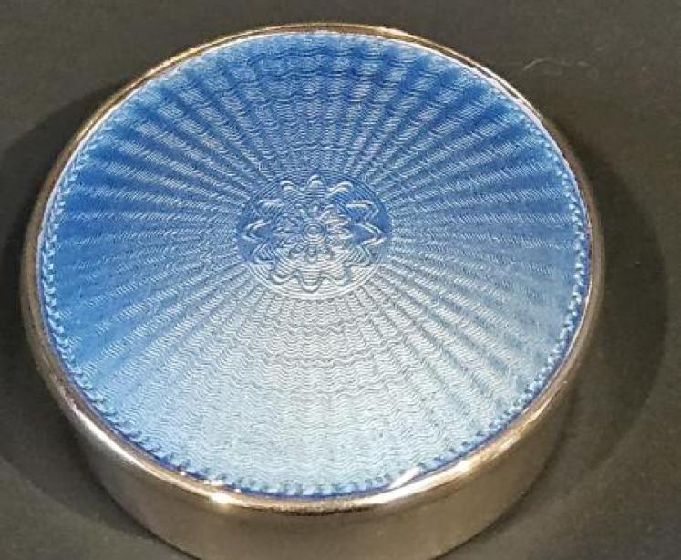 Matching Pair of Silver and Blue Engine Turned Enamel Pill Boxes - Image 2