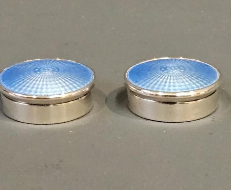 Matching Pair of Silver and Blue Engine Turned Enamel Pill Boxes - Image 3