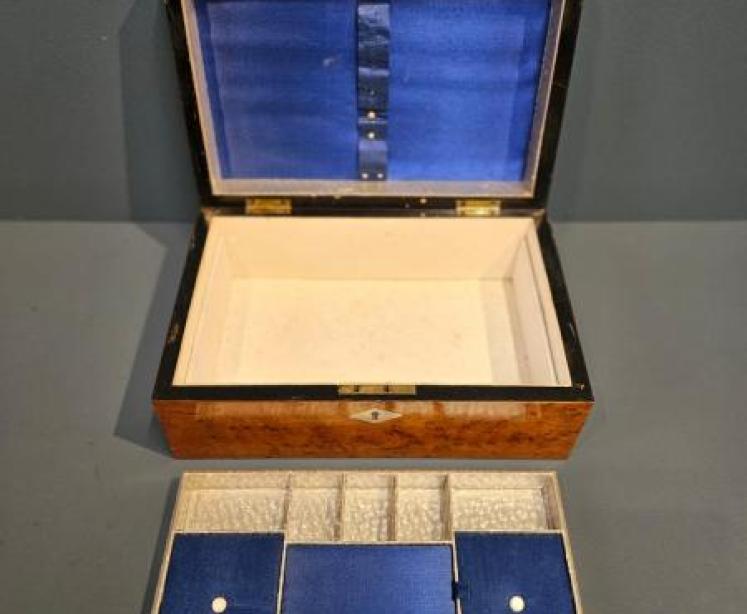 Immaculate Victorian Sewing Box - Image 5