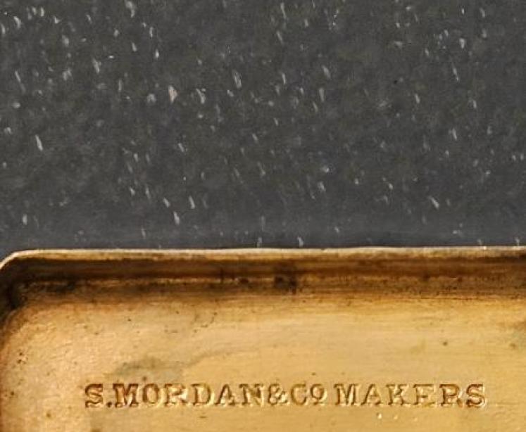 Victorian Sampson Mordan Smelling Salts Bottle and Vinaigrette  - Image 5