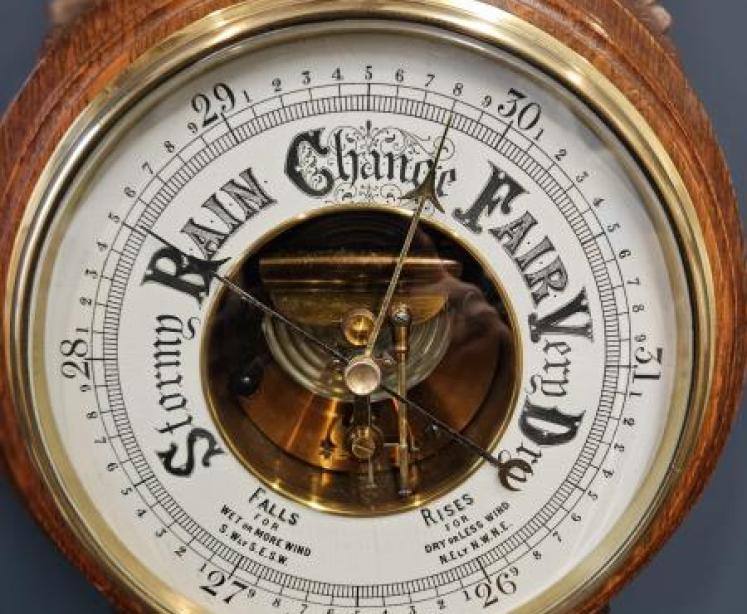 Victorian Carved Oak Banjo Barometer - Image 5