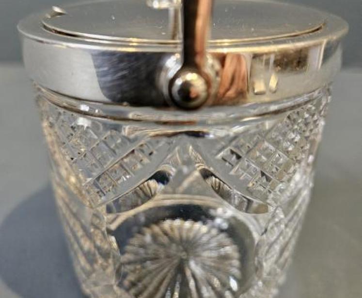 Hukin & Heath Silver Topped Preserve Pot with Handle Closing Lid - Image 2
