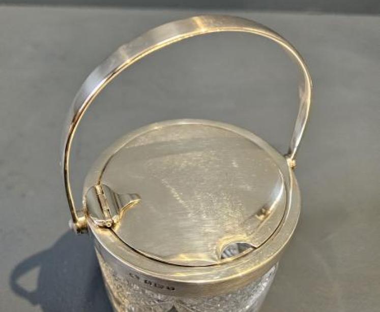 Hukin & Heath Silver Topped Preserve Pot with Handle Closing Lid - Image 5