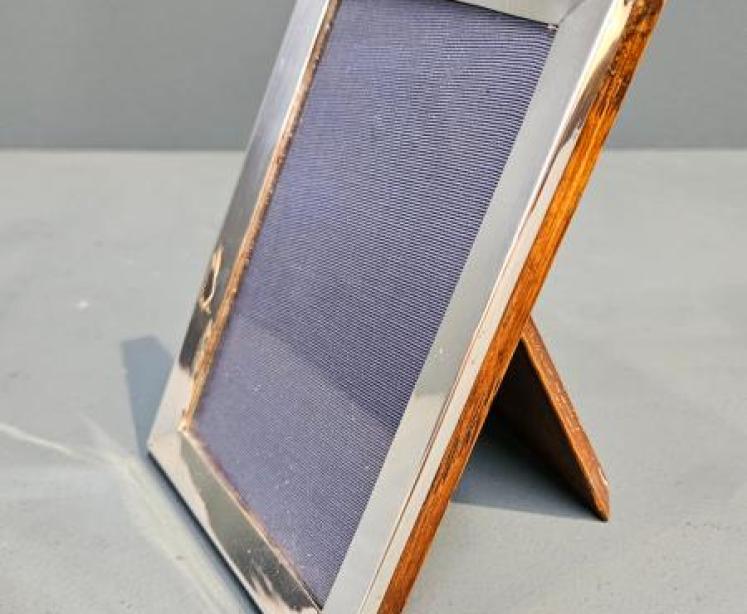 George V Polished Silver Photo Frame  - Image 2