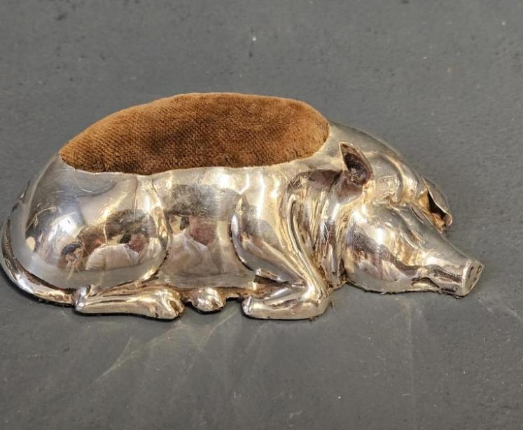 Rare Edwardian Silver Sleeping Pig Pin Cushion - Image 3