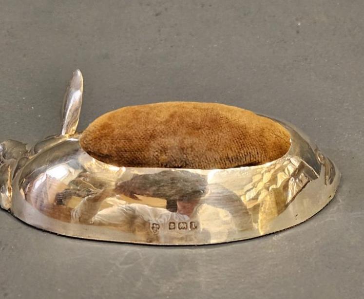 Rare Edwardian Silver Sleeping Pig Pin Cushion - Image 4