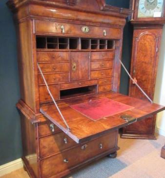 Stunning William & Mary Period Walnut Escritoire