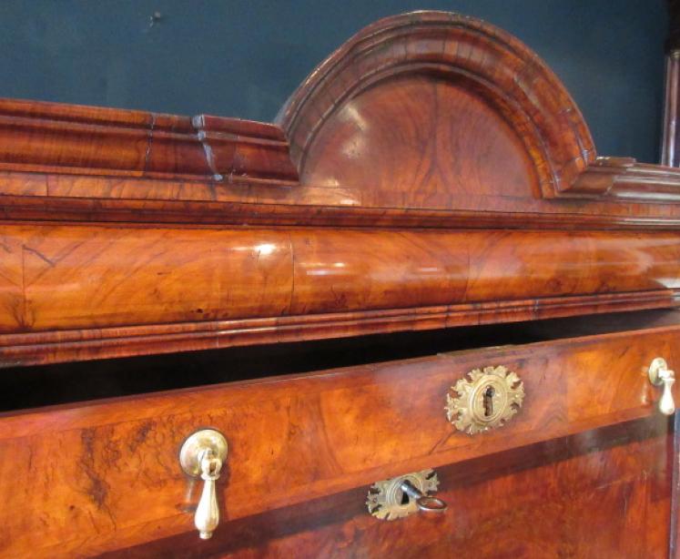 Stunning William & Mary Period Walnut Escritoire - Image 4