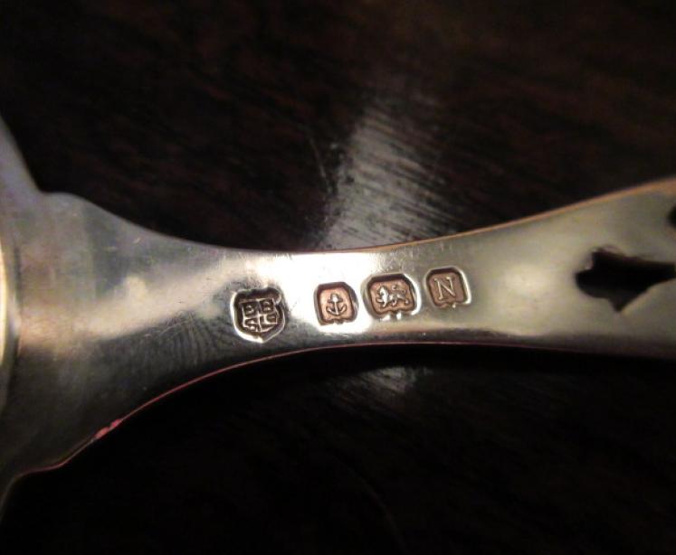 George VI Period Solid Silver Tea Strainer - Image 3