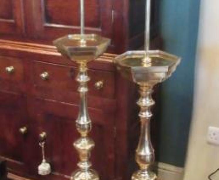 Top Quality Pair of Victorian Cast Brass Church Candlesticks - Image 5